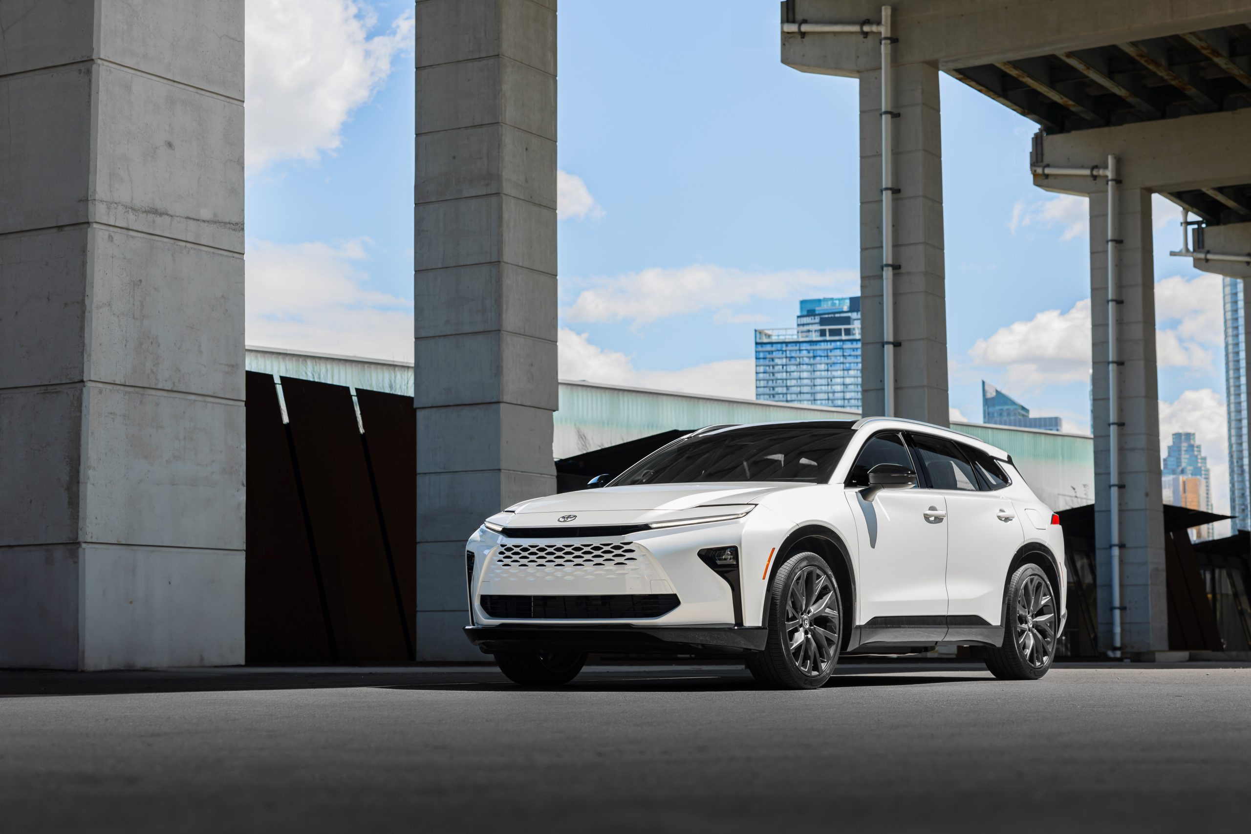 Tout savoir sur le Toyota Crown Signia 2025